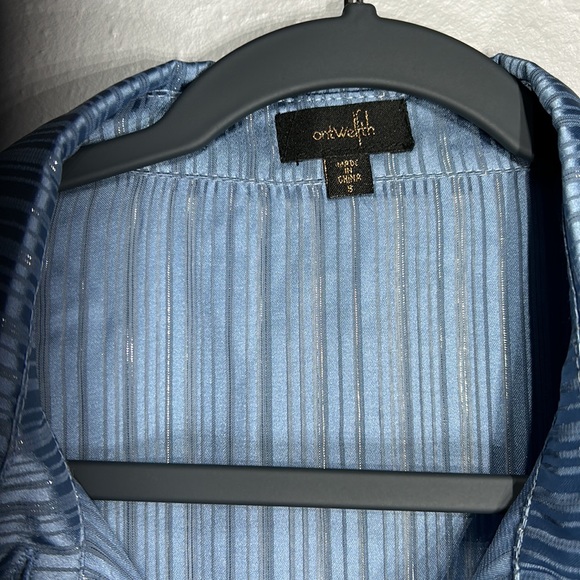 SOLD!! NO LONGER AVAILABLE!!! Button Down Blouse w Silver Accent Thread! - Picture 6 of 9